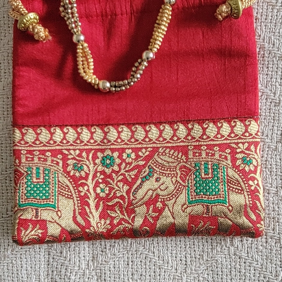 Multicolor Embroidered Women's Clutch Set - Picture 8 of 16